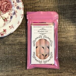 🎄 Beautiful  nail collection pink black white nude set press on NIB NEW